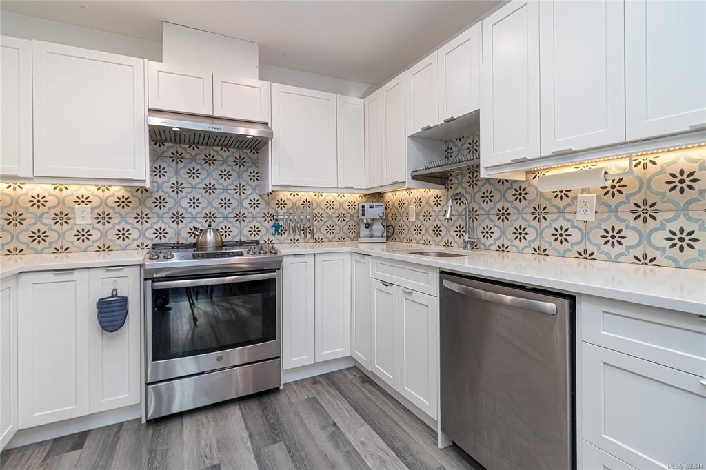 Fifth View of 734 Wilson St, Victoria, BC, V9A 3H2