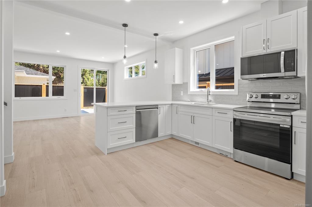 Fourth View of 568 Kay St, Saanich, BC, V8Z 2L3