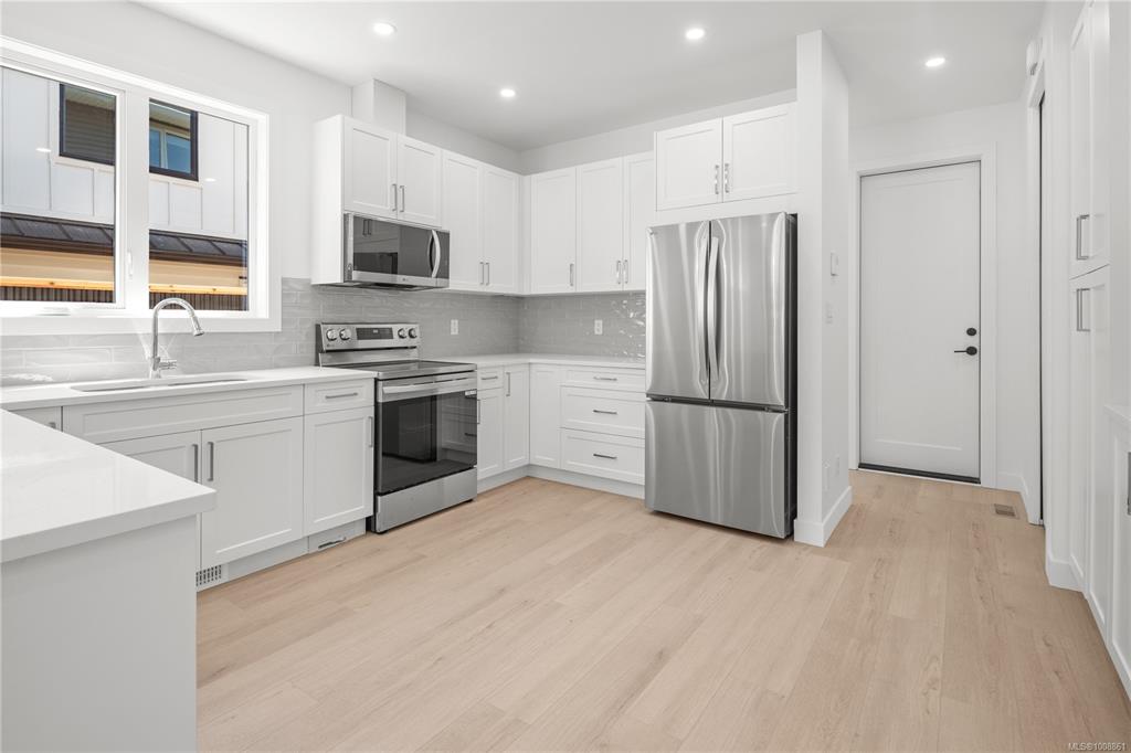 Fifth View of 568 Kay St, Saanich, BC, V8Z 2L3