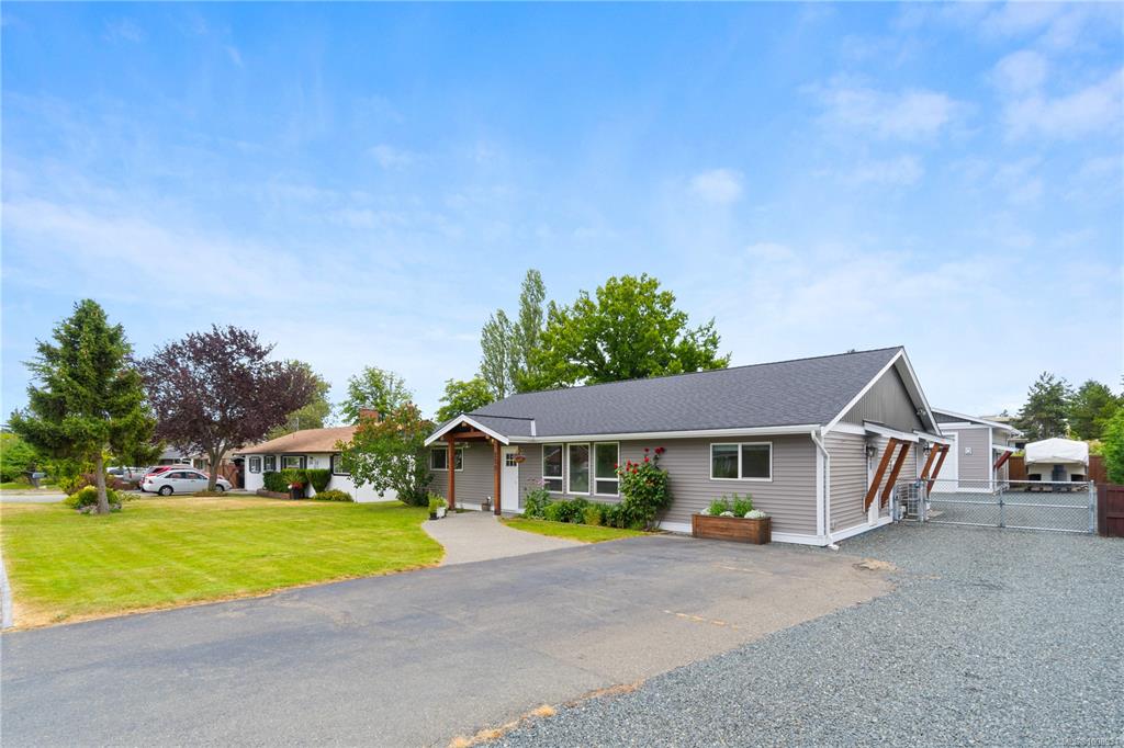 Third View of 250 Cedar St, Parksville, BC, V9P 1J1