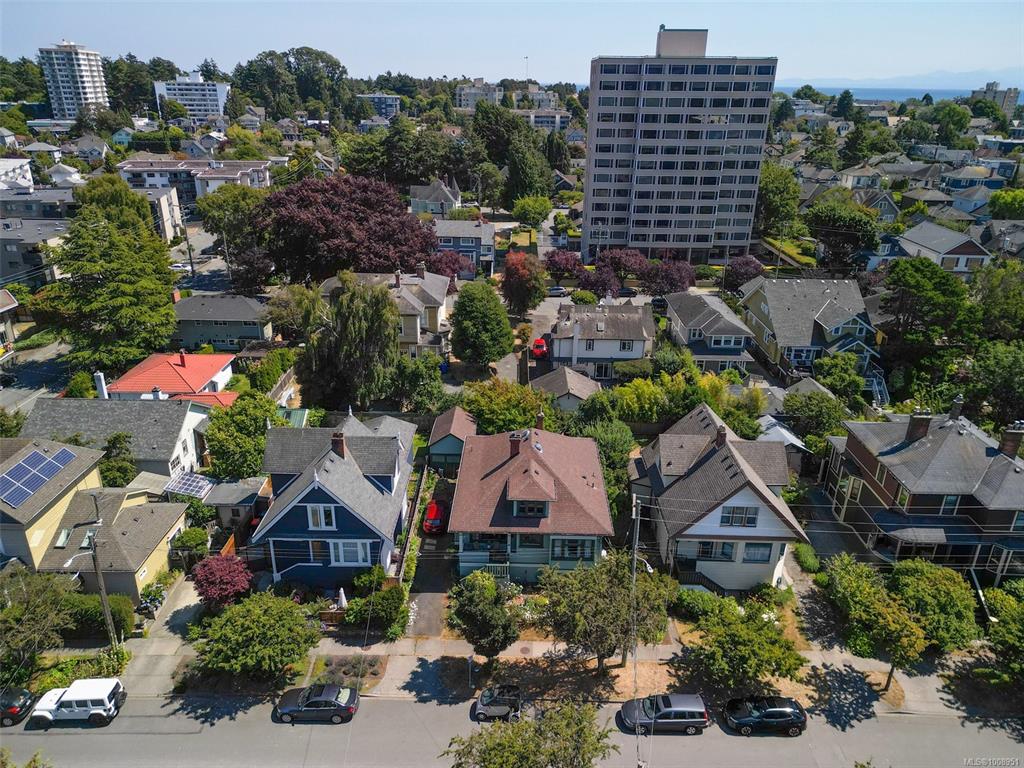 Third View of 145 Medana St, Victoria, BC, V8V 2H6