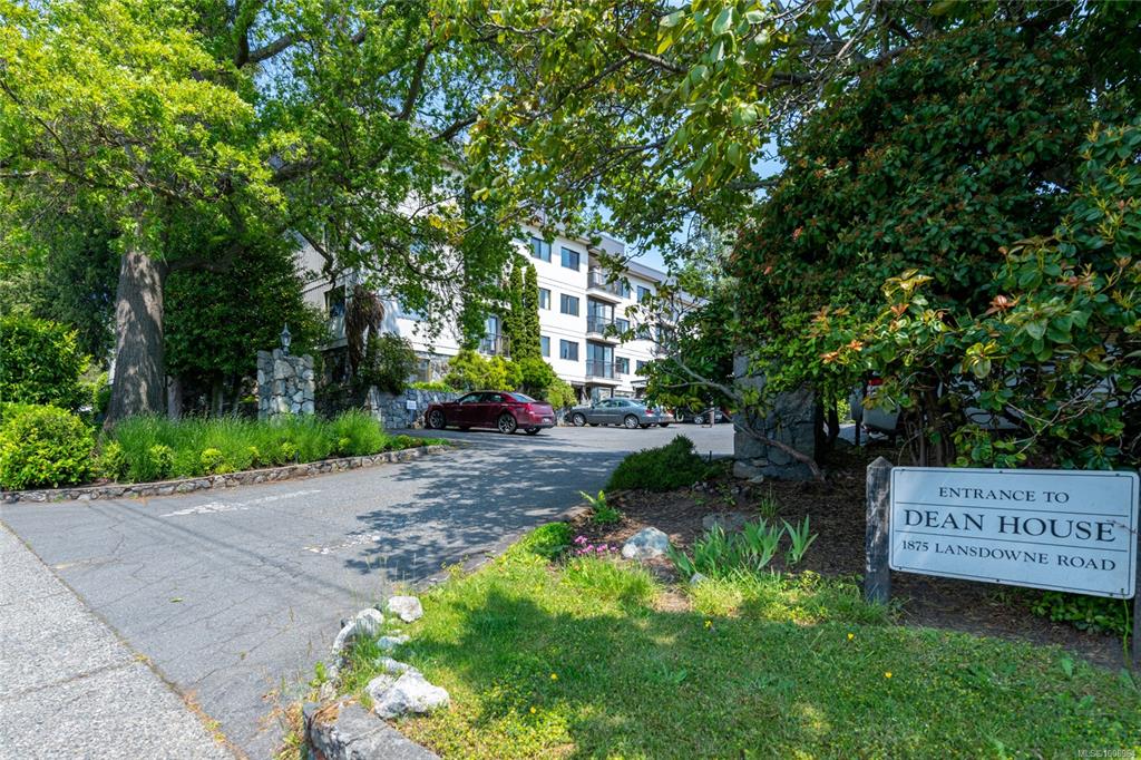 Third View of 1875 Lansdowne Rd, Dean House, Saanich, BC, V8P 1A9