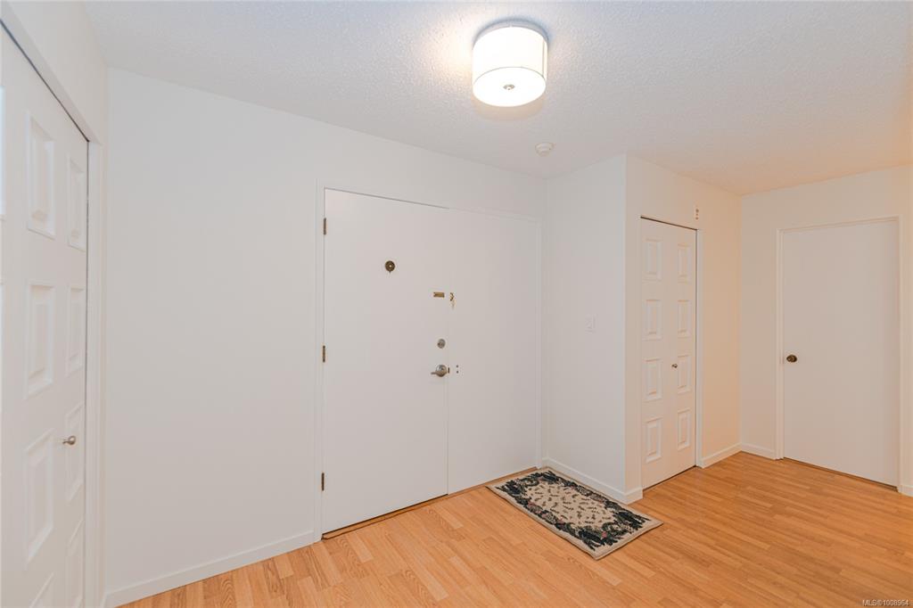 Fifth View of 1875 Lansdowne Rd, Dean House, Saanich, BC, V8P 1A9