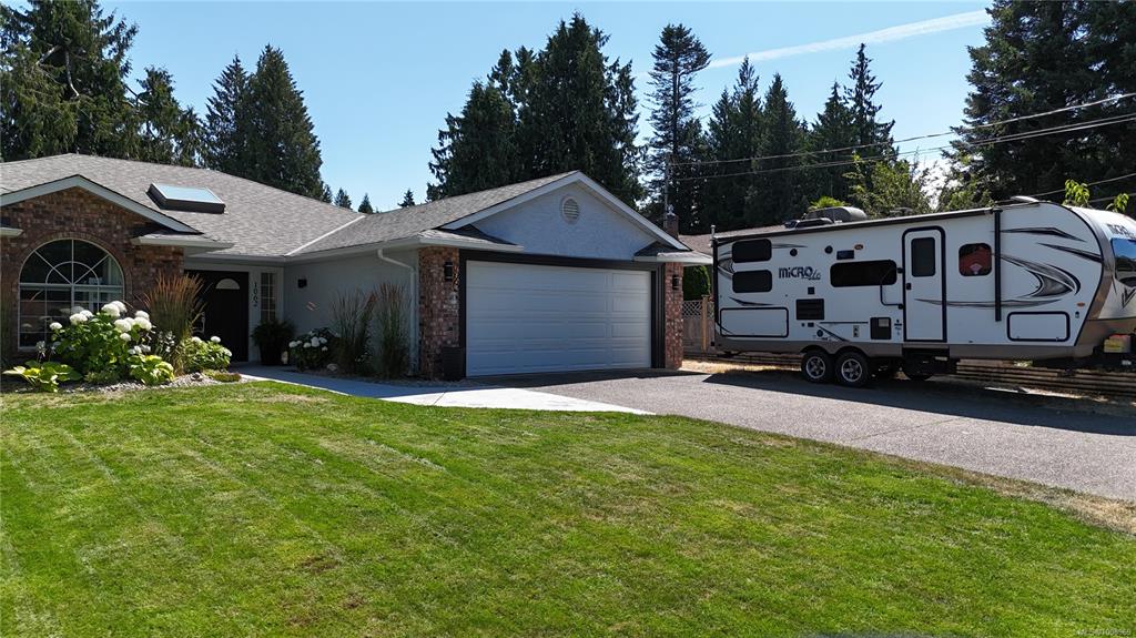 Third View of 1062 Pekin Pl, Qualicum Beach, BC, V9K 1E3