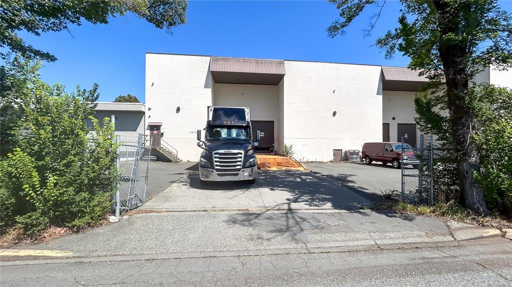 Third View of 2855 Quesnel St, Victoria, BC, V8T 4K2