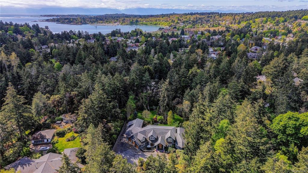 Second View of 2615 Queenswood Dr, Saanich, BC, V8N 1X6