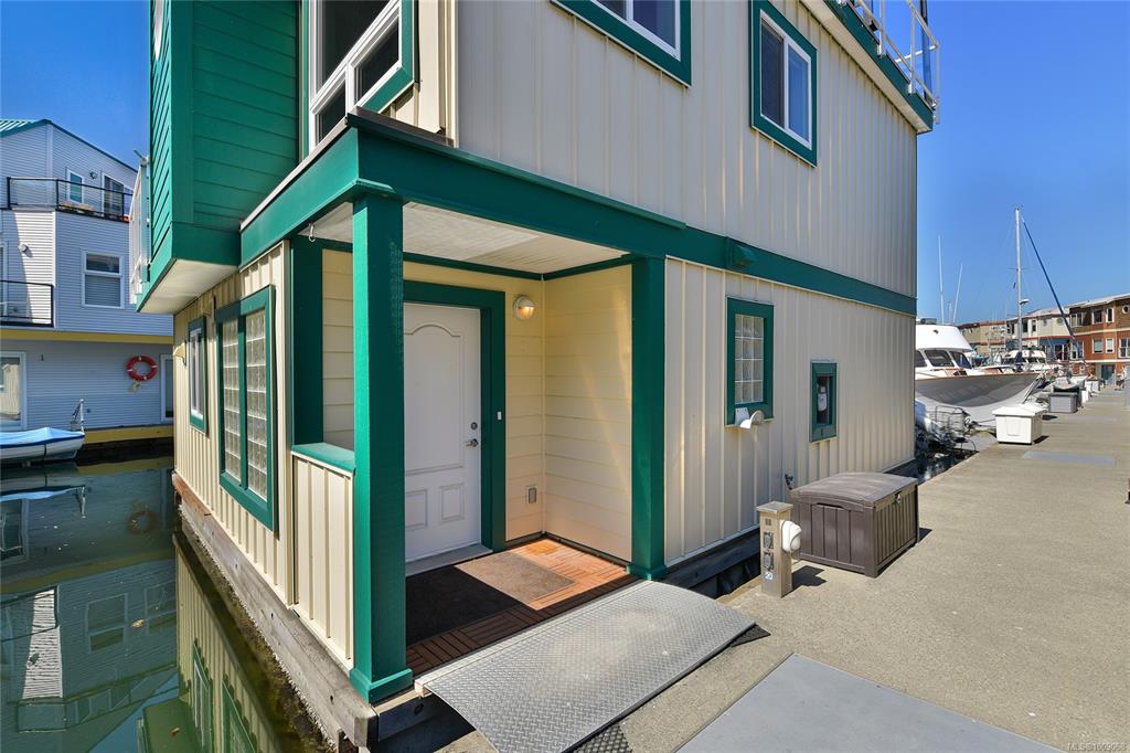 Fifth View of 445 Head St, Esquimalt, BC, V9A 5S1