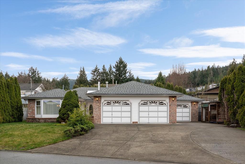 813 Cameron Way, 1009127, BC,