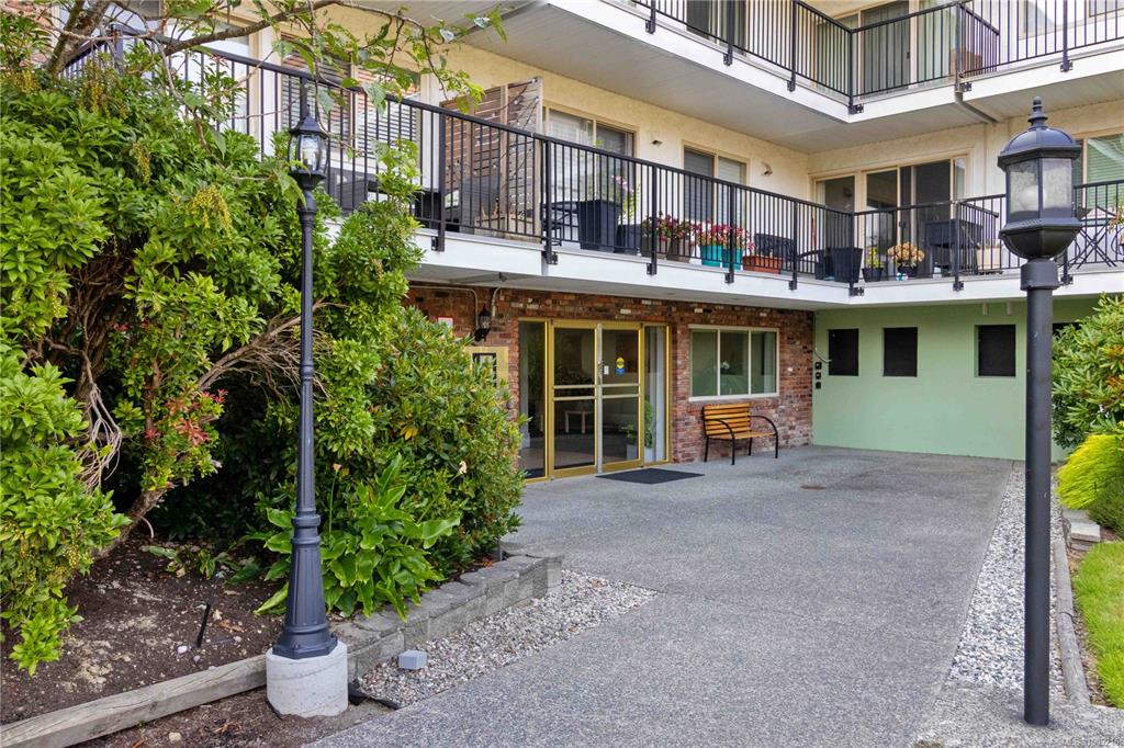 Fourth View of 1680 Poplar Ave, Saanich, BC, V8P 4K7