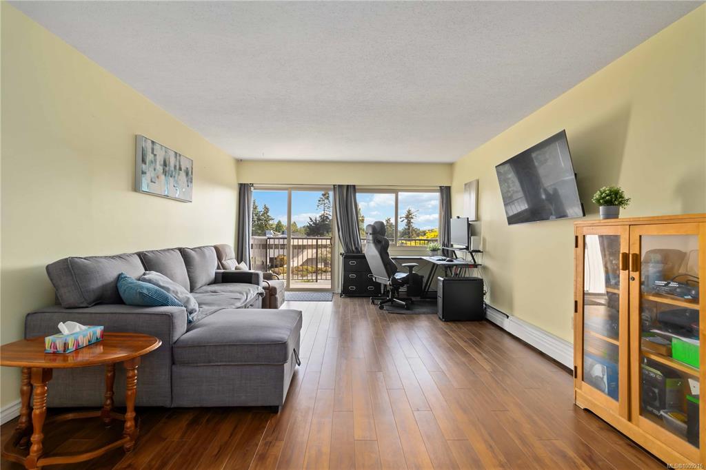 Fifth View of 1680 Poplar Ave, Saanich, BC, V8P 4K7