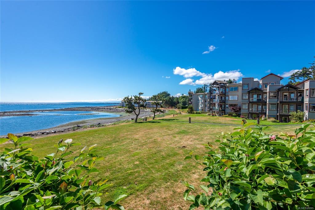 Third View of 27 Island Hwy S, Hidden Harbour, Campbell River, BC, V9W 1A2