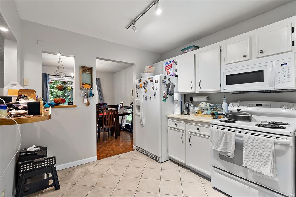 Fifth View of 961 Shearwater St, Esquimalt, BC, V9A 4V3