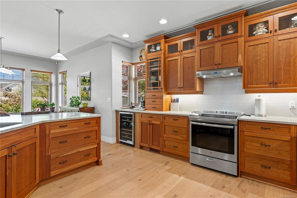 Fifth View of 619 Chinook Ave, Parksville, BC, V9P 1A5
