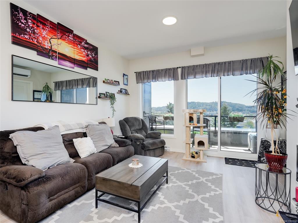 Third View of 815 Orono Ave, Langford, BC, V9B 2T9