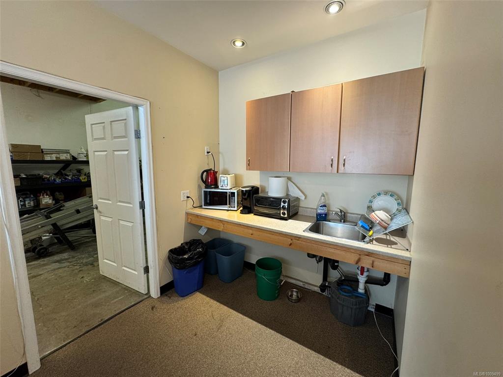 Fifth View of 734 Tyee Rd, Victoria, BC, V9A 6X4