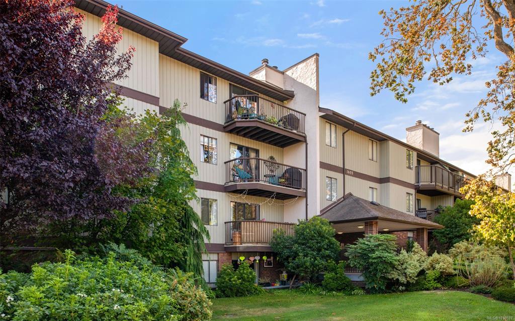Third View of 1655 Begbie St, Victoria, BC, V8R 1L4