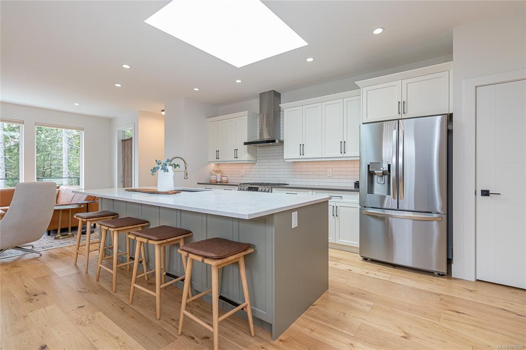 Second View of 6237 Highwood Dr, Duncan, BC, V9L 0H5