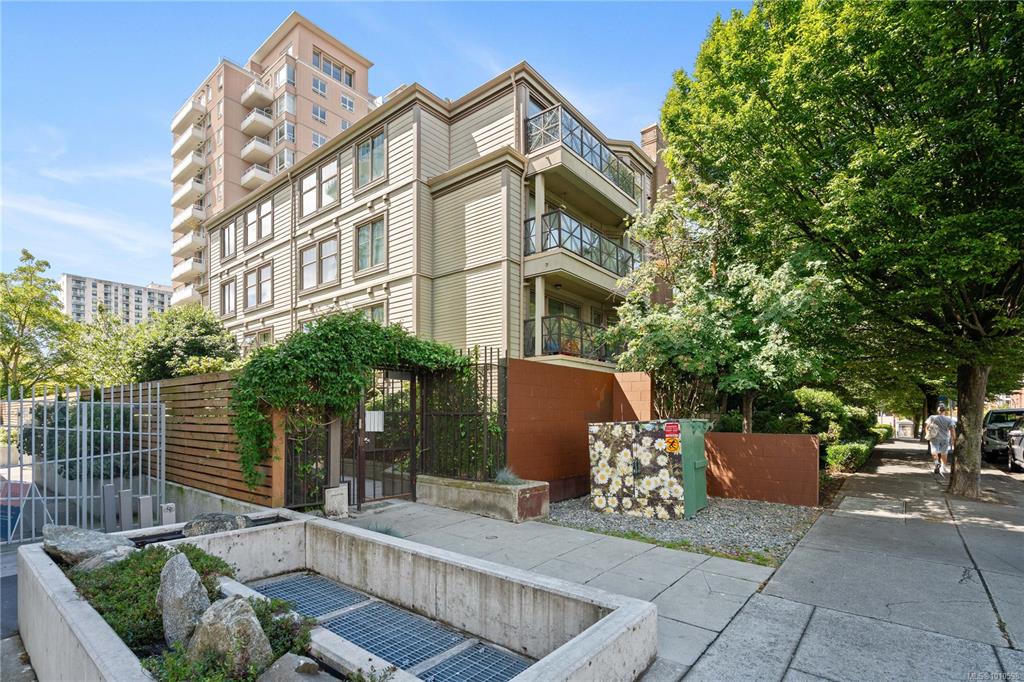 Second View of 935 Johnson St, Victoria, BC, V8V 3N5