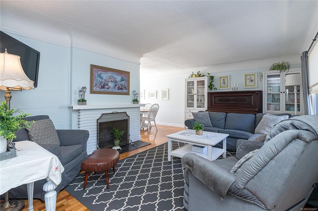 Fourth View of 553 Broadway St, Saanich, BC, V8Z 2G3