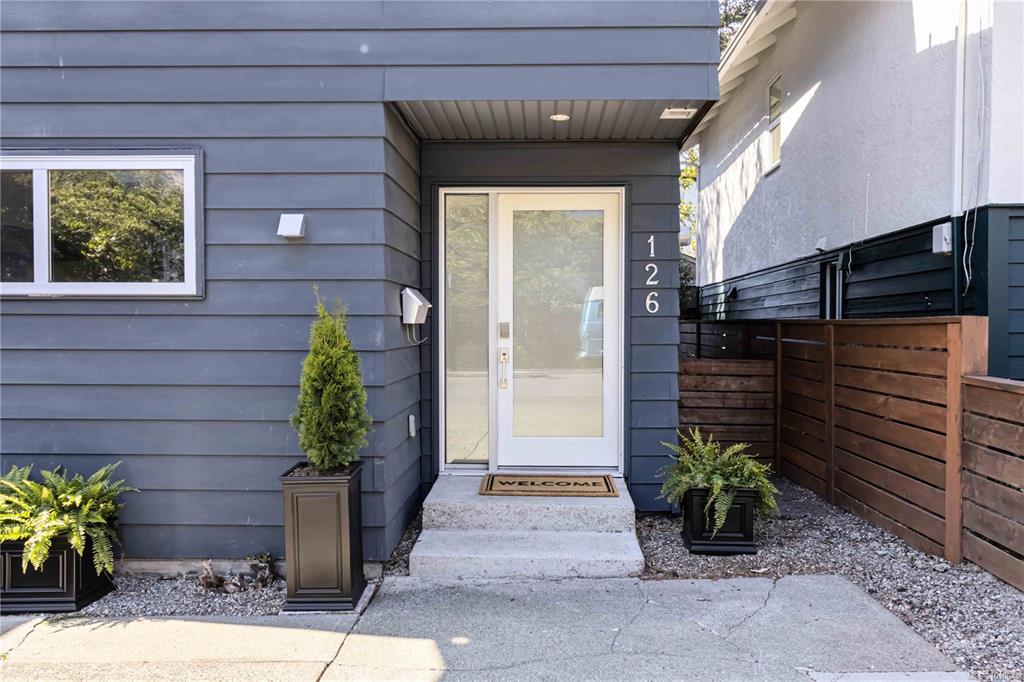 Third View of 126 Rendall St, Victoria, BC, V8V 2E5