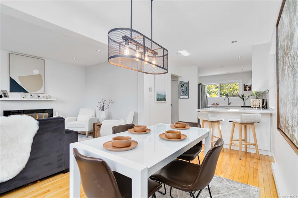 Fifth View of 126 Rendall St, Victoria, BC, V8V 2E5