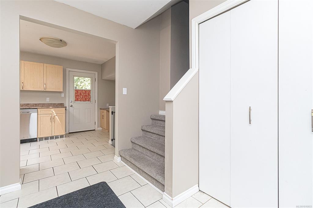 Fifth View of 624 Treanor Ave, Langford, BC, V9B 5B9