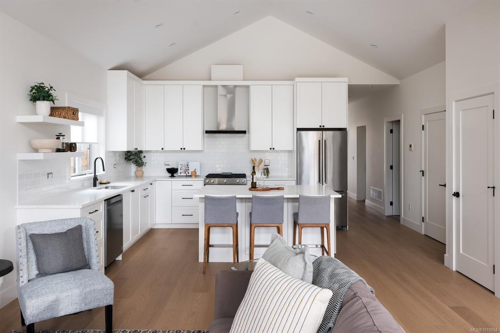 Fourth View of 2282 Amherst Ave, Sidney, BC, V8L 2G7