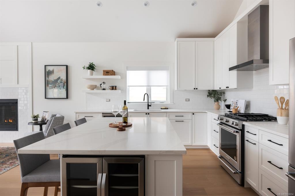 Fifth View of 2282 Amherst Ave, Sidney, BC, V8L 2G7