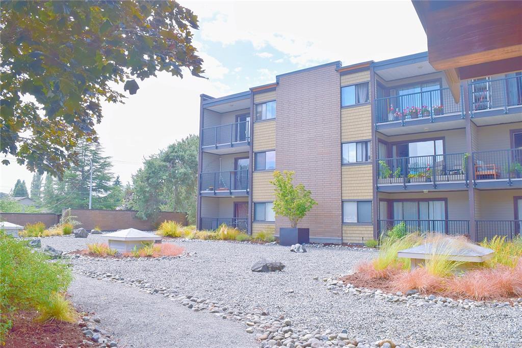 Fourth View of 1870 Mckenzie Ave, Saanich, BC, V8N 4X3