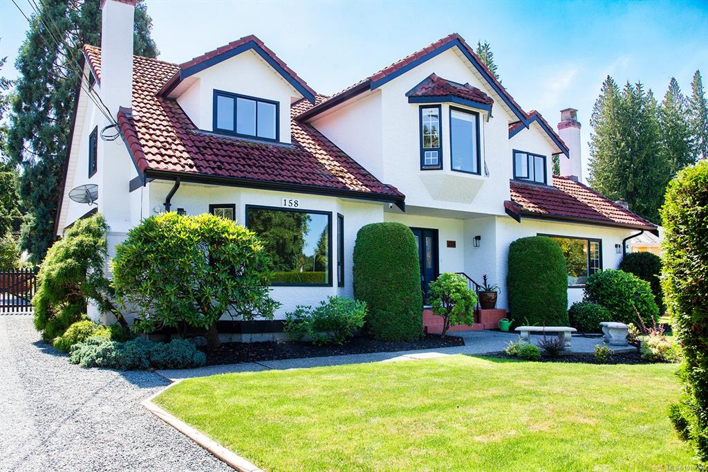 158 Crescent Rd E, 1010693, BC,