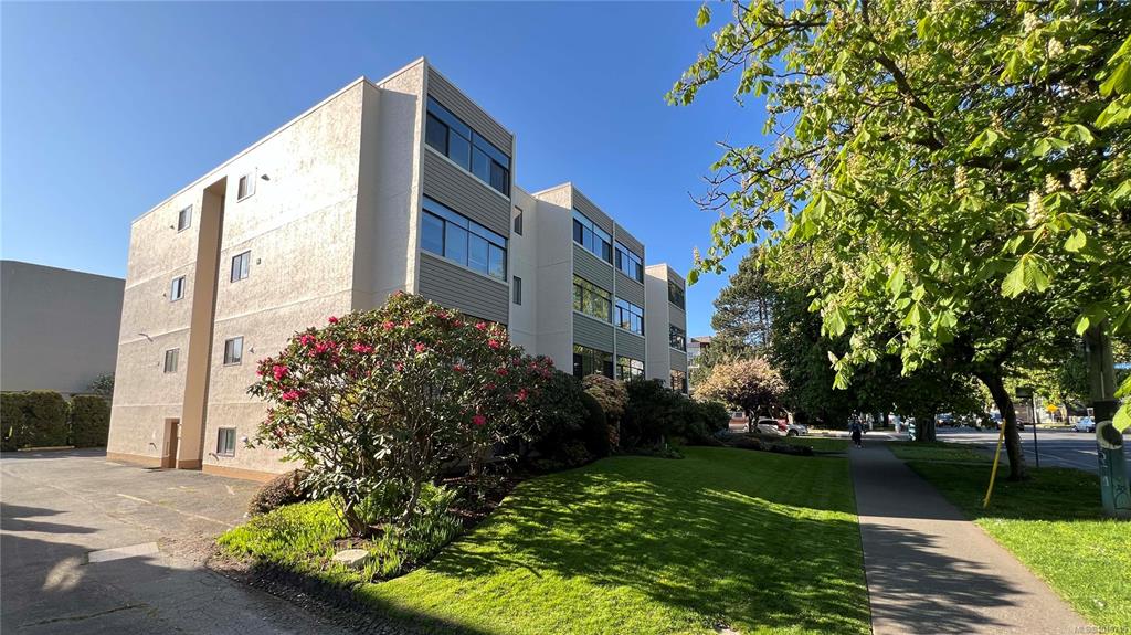 Fourth View of 924 Cook St, Rockland Court, Victoria, BC, V8Z 3Z3
