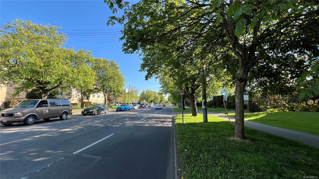 Fifth View of 924 Cook St, Rockland Court, Victoria, BC, V8Z 3Z3