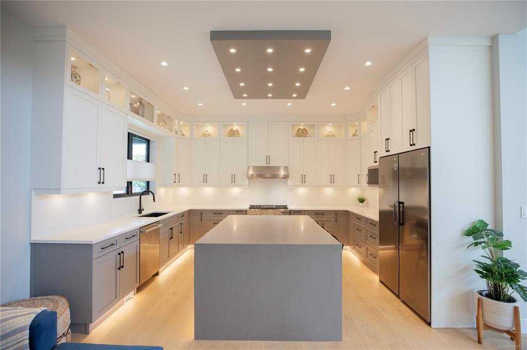 Fourth View of 850 Snowdrop Ave, Saanich, BC, V8Z 2N4