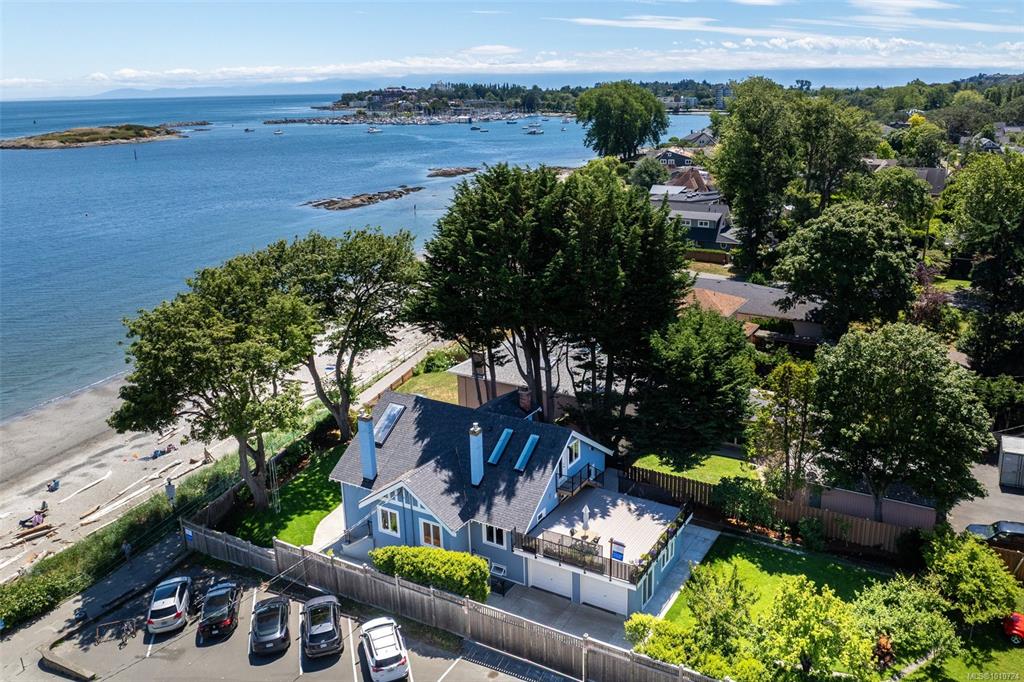 Third View of 2170 Esplanade, Oak Bay, BC, V8R 2W1