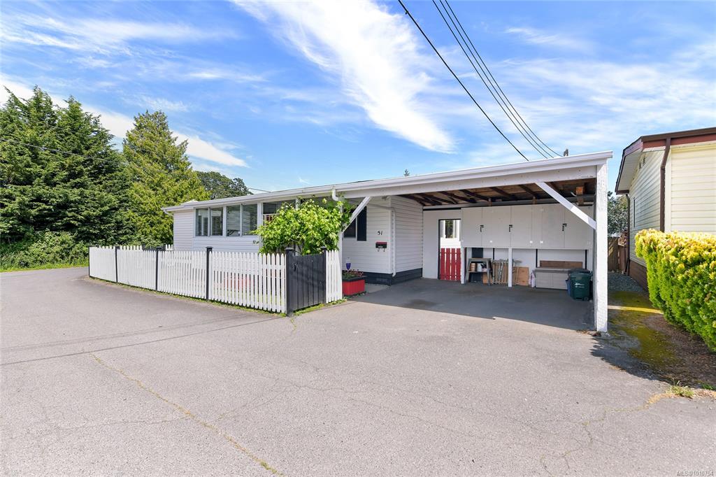 Third View of 1555 Middle Rd, View Royal, BC, V9A 7A6
