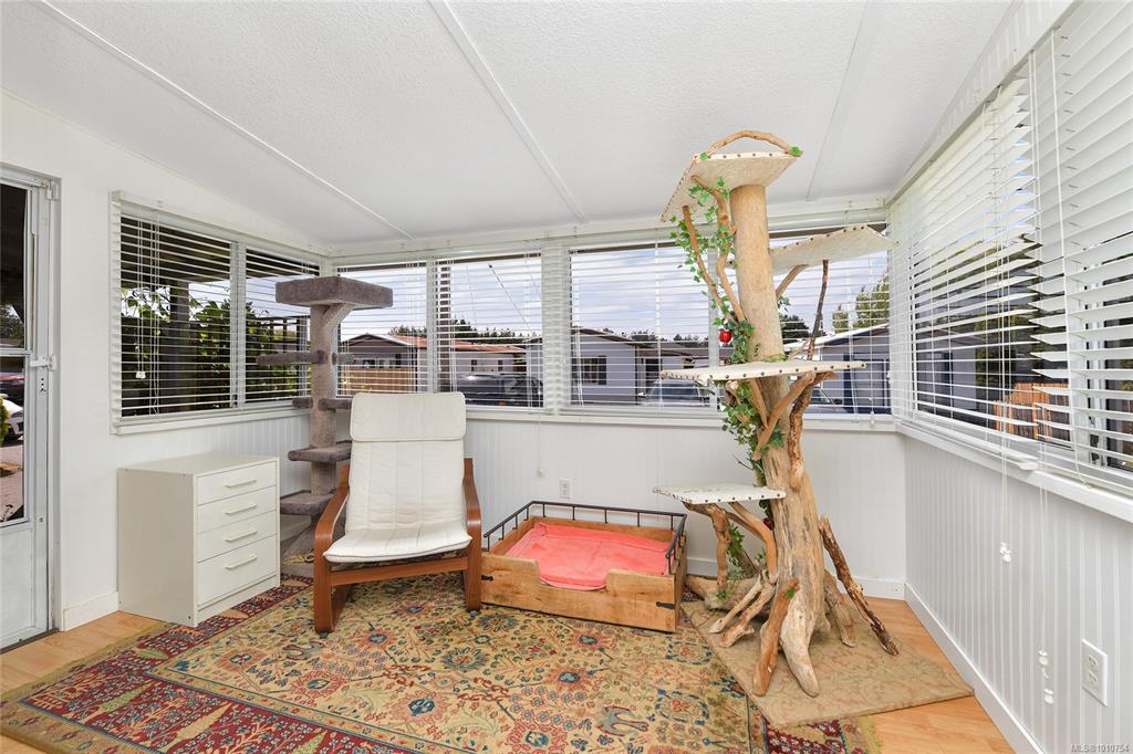 Fifth View of 1555 Middle Rd, View Royal, BC, V9A 7A6