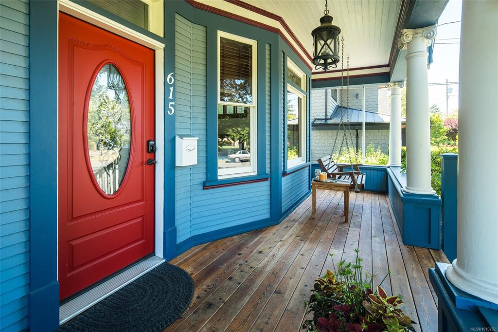 Fourth View of 615 Harbinger Ave, Victoria, BC, V8V 4H9