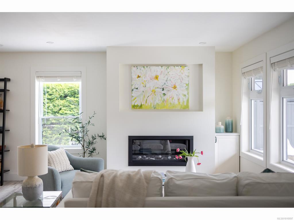 Third View of 151 Hickey Ave, Parksville, BC, V9P 1M1
