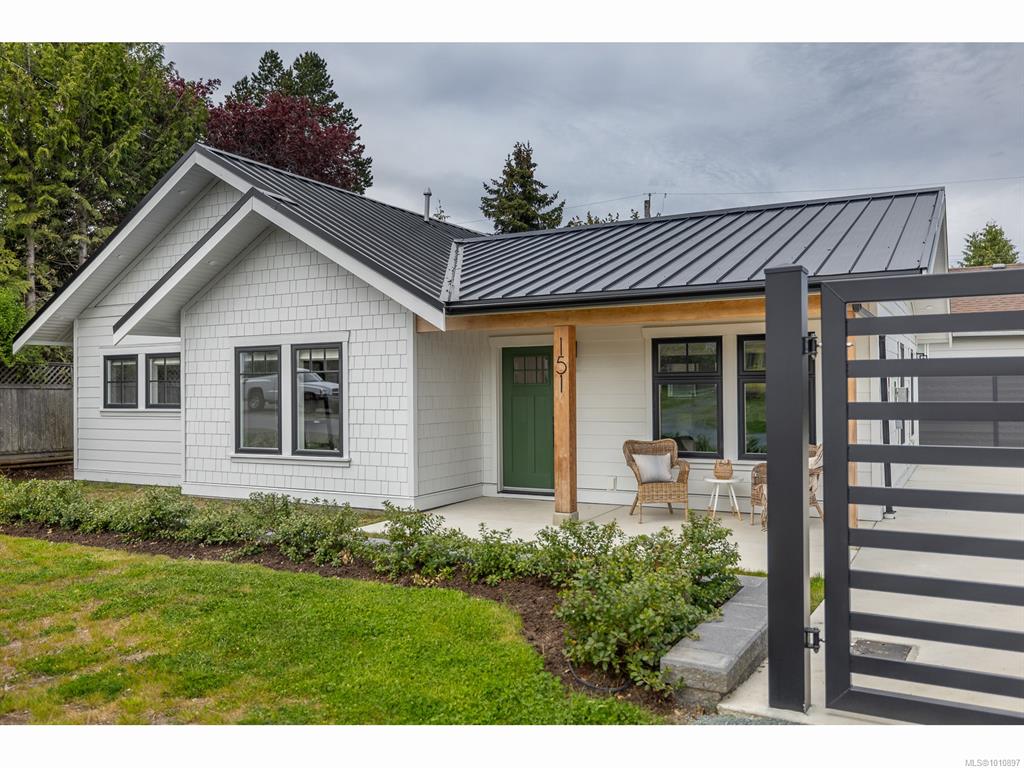 Fifth View of 151 Hickey Ave, Parksville, BC, V9P 1M1