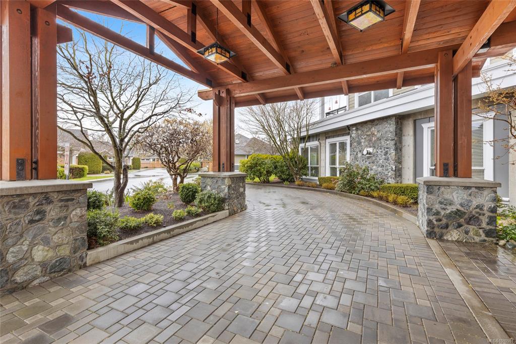 Fourth View of 10520 Mcdonald Park Rd, The Meadows, Sidney, BC, V8L 0A3