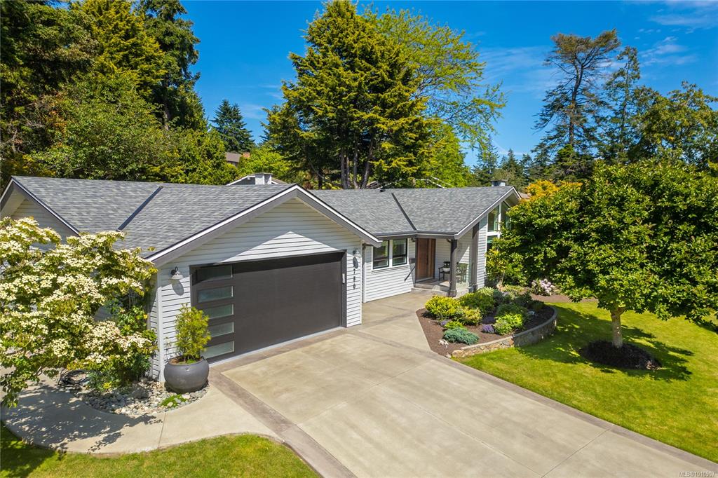 Third View of 2780 Arbutus Rd, Saanich, BC, V8N 5X4