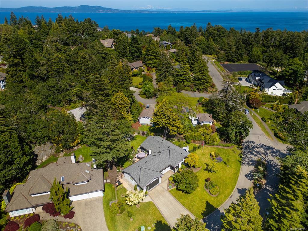 Fourth View of 2780 Arbutus Rd, Saanich, BC, V8N 5X4