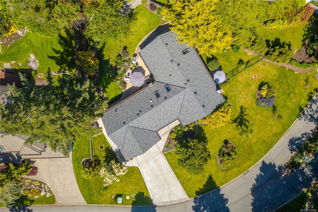 Fifth View of 2780 Arbutus Rd, Saanich, BC, V8N 5X4