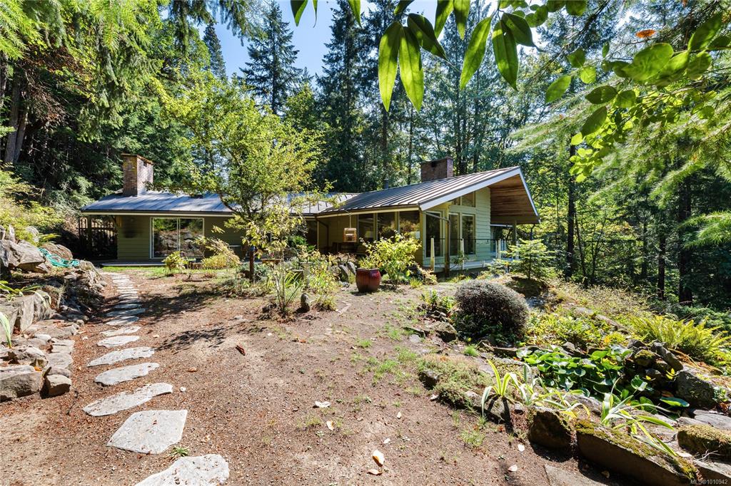 Fifth View of 212 Sunset Dr, Salt Spring, BC, V8K 1L4