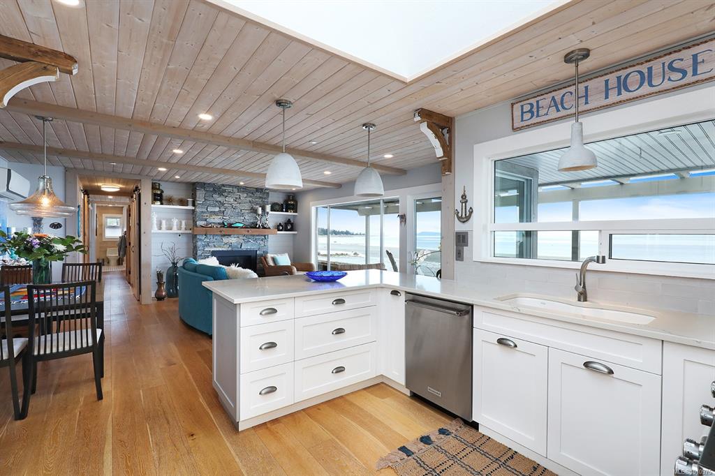 Fifth View of 2935 Island Hwy W, Qualicum Beach, BC, V9K 2H2
