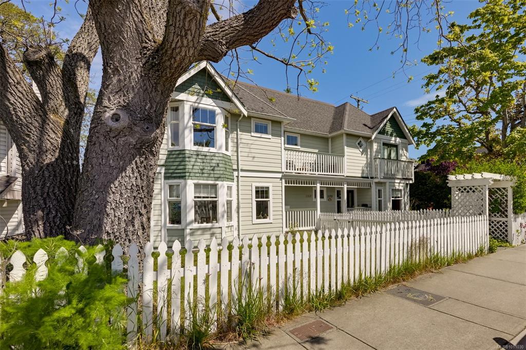 1168 Caledonia Ave, 1011030, BC,