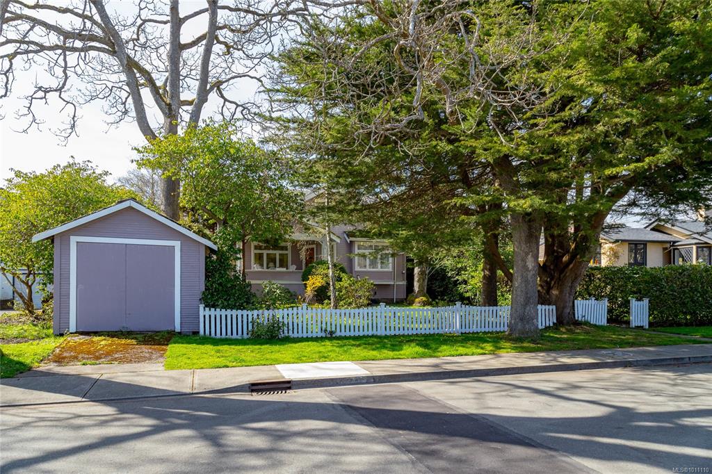 Fourth View of 1070 St David St, Oak Bay, BC, V8S 4Y8