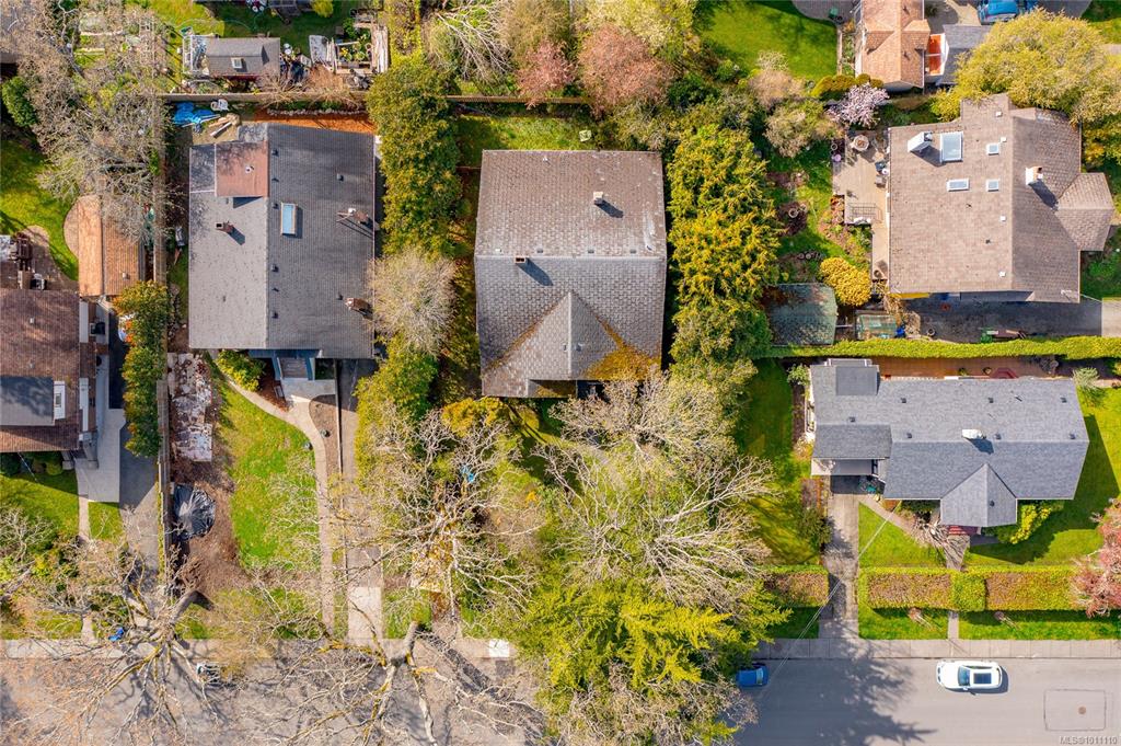 Fifth View of 1070 St David St, Oak Bay, BC, V8S 4Y8