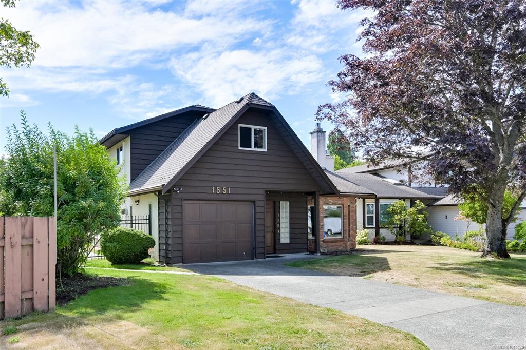 Third View of 1551 Prairie St, Saanich, BC, V8N 4P4