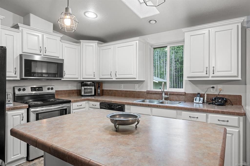 Fifth View of 1888 Bates Rd, Courtenay, BC, V9J 1X4